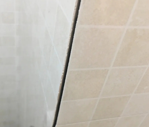 南岗瓷砖空鼓维修公司分享阳台瓷砖脱落的修复过程可以分为以下几个步骤